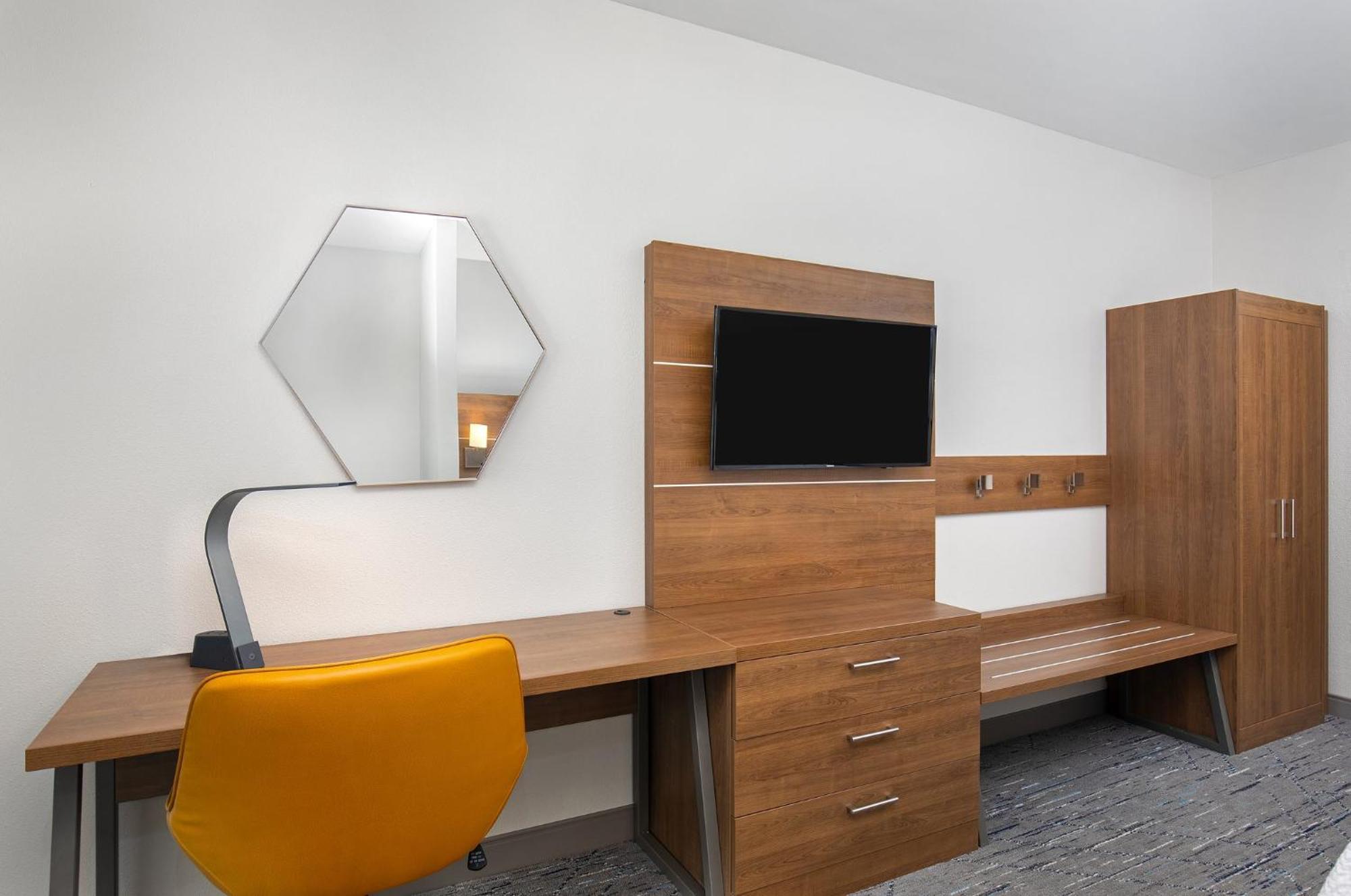 Hotel Express & - West By Ihg 2*