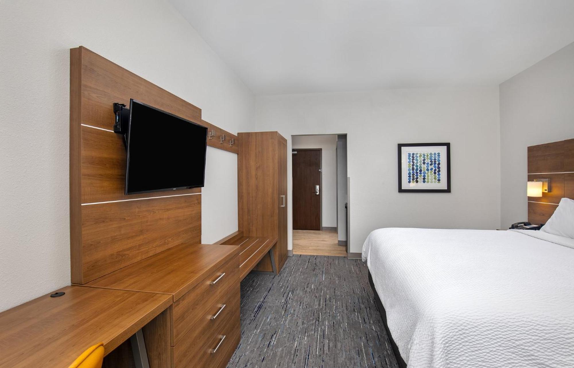 Hotel Holiday Express & - West By Ihg Carrollton